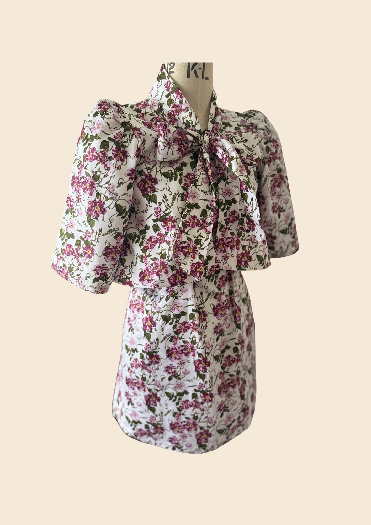 Side View As seen on Angellica Bell at RHS Chelsea. Flowery Dress that Angellica Bell was wearing on Friday episode 9 of The Chelsea Flower show on Iplayer. Lorelei London Sustainable brand. 